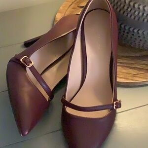 Women’s  Ann Taylor burgundy size 7 ..1 inch heels comfortable gold  buckle